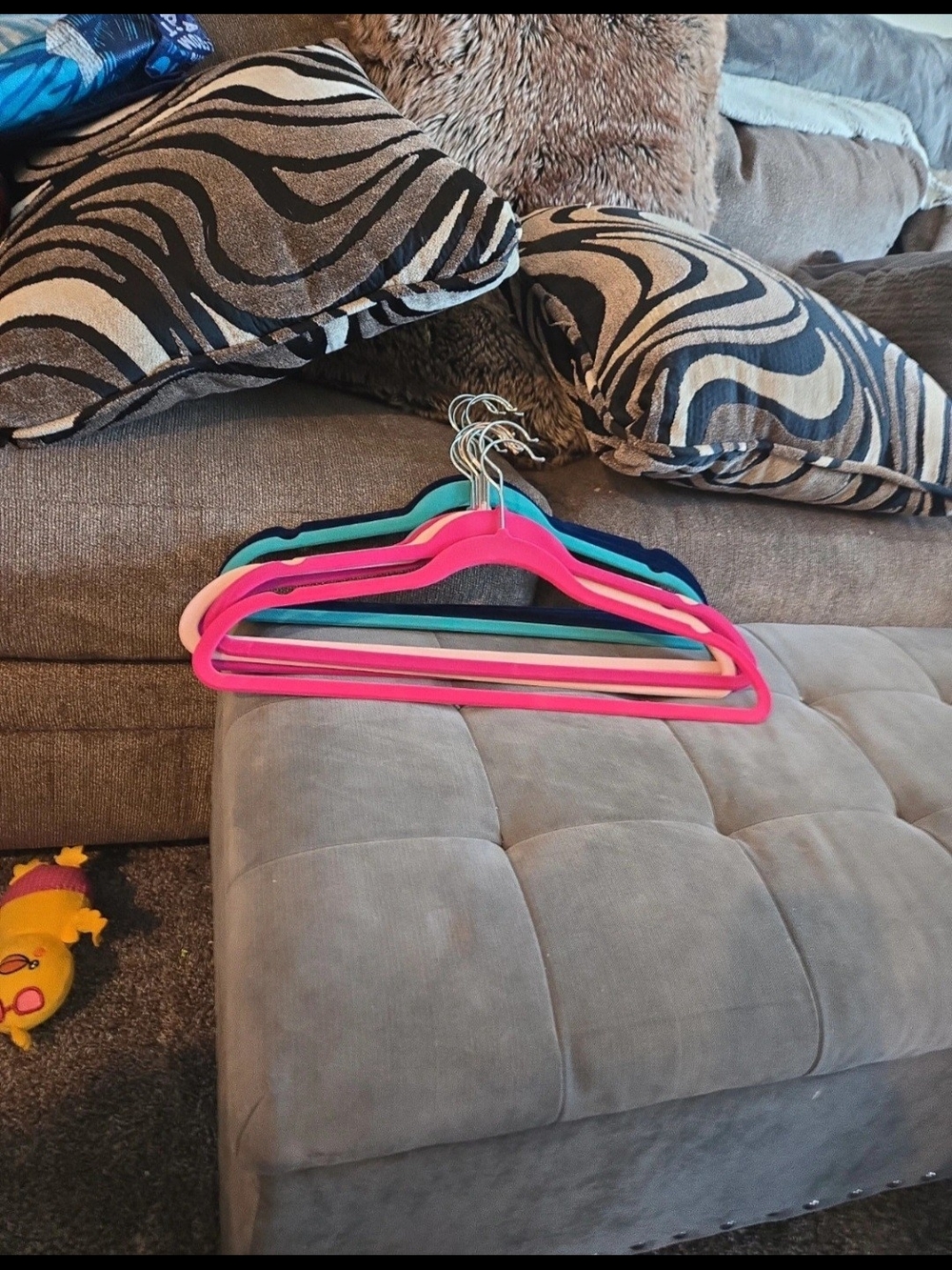 Non-Branded Velvet Slim Hangers Set — Bright Pink, Teal, Navy, Black